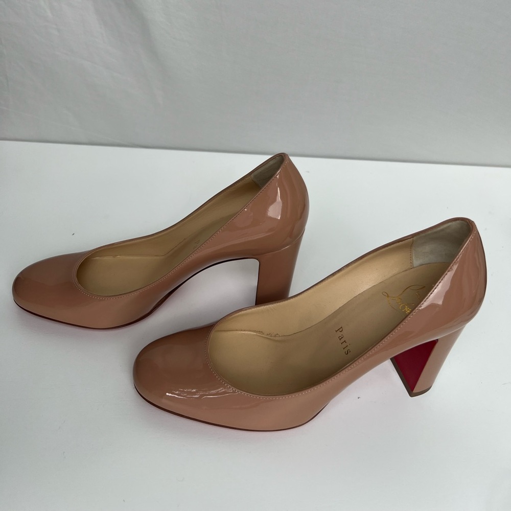 Never worn Louboutin classic heel